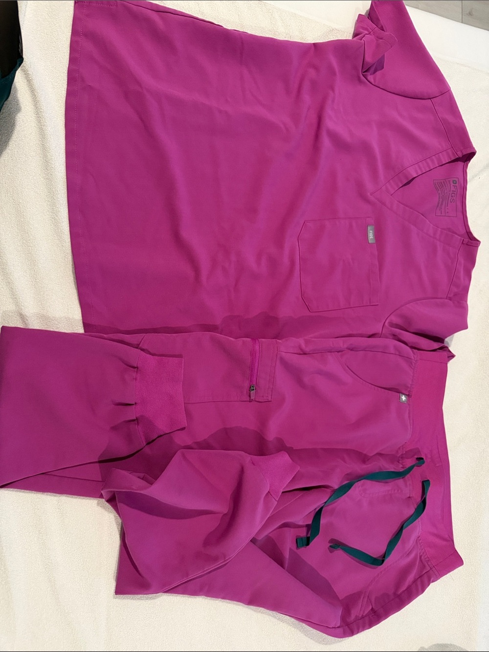 Figs Women's Magenta Scrub Set - V-Neck Top & Drawstring Joggers